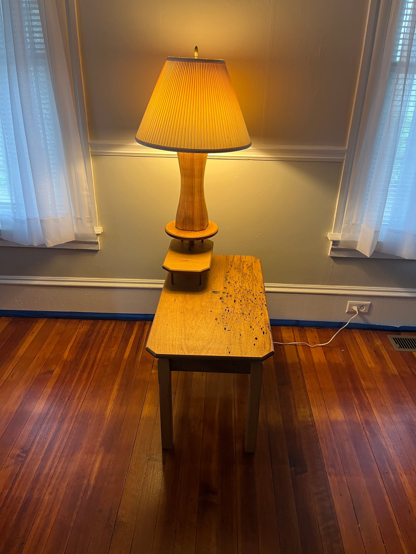 Turned lamp in ASH