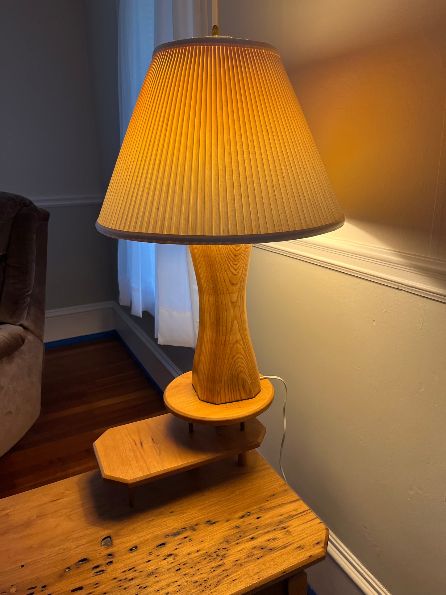 Turned lamp in ASH