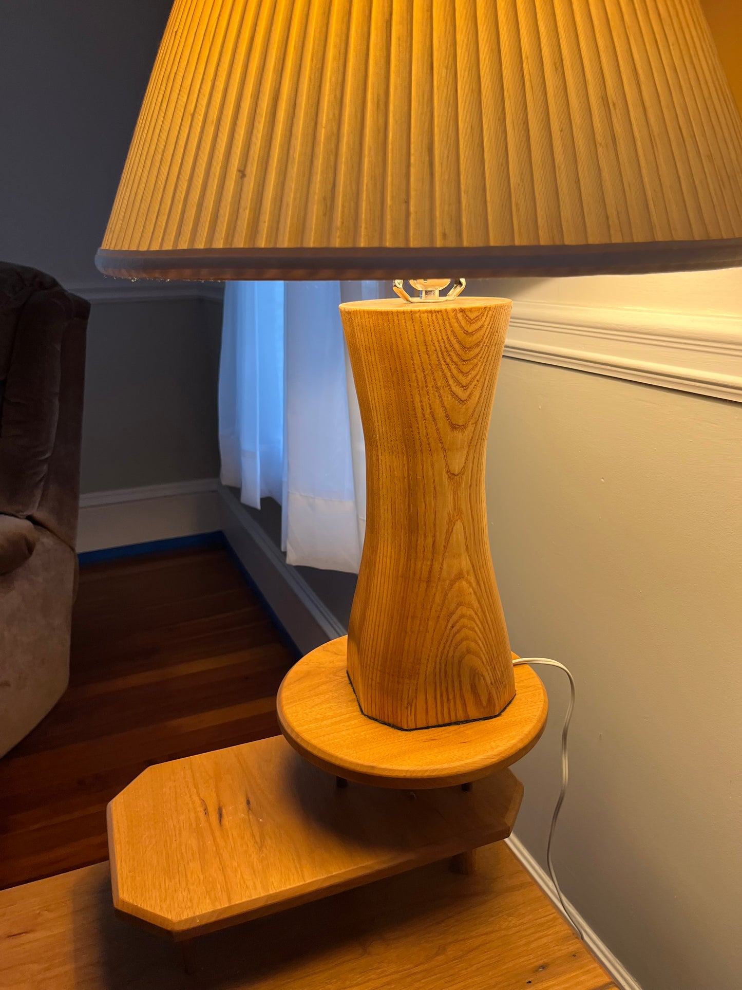 Turned lamp in ASH